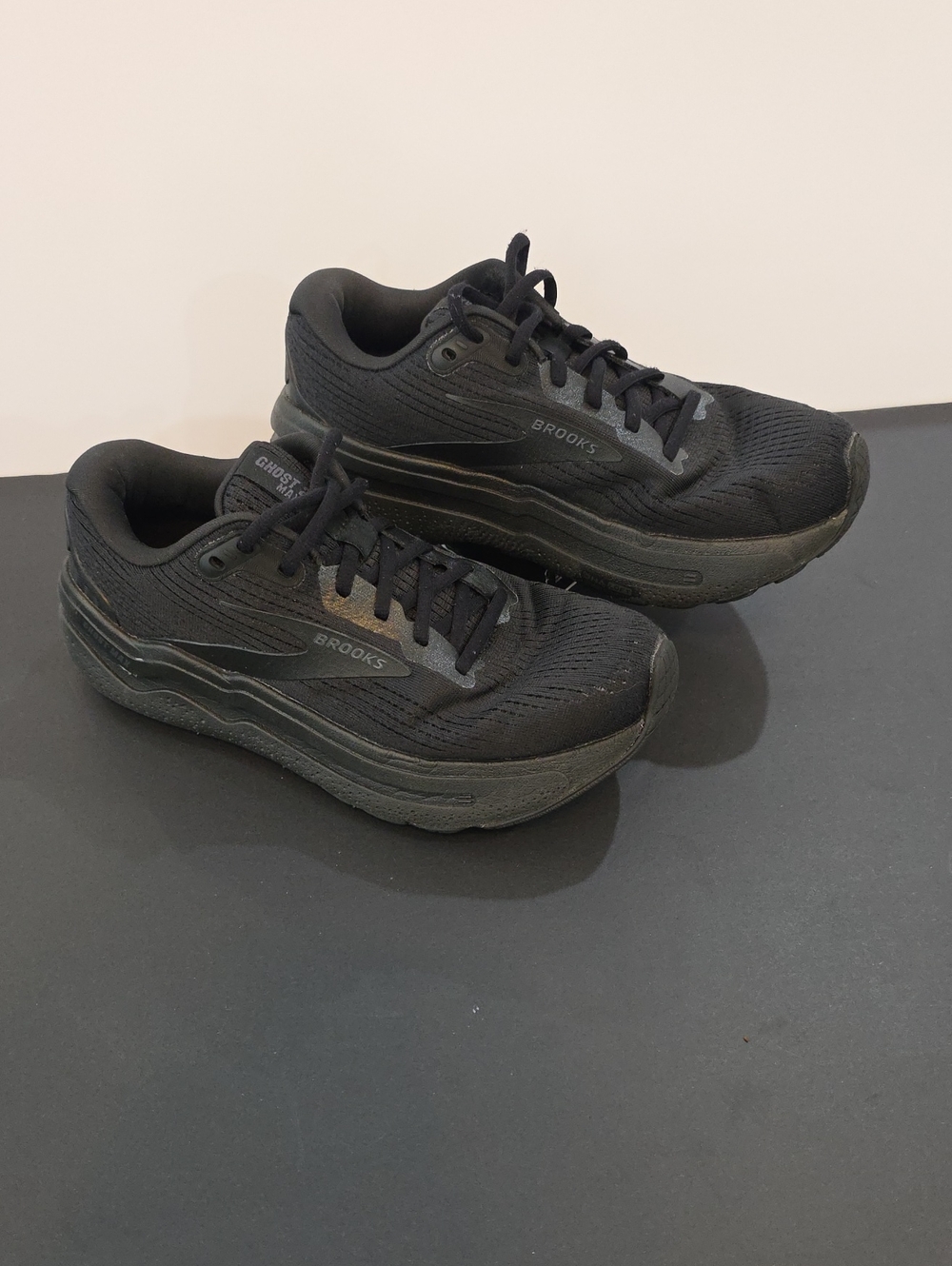 Brooks Ghost MAX 2 Women's Black Athletic Running Shoes Size 8